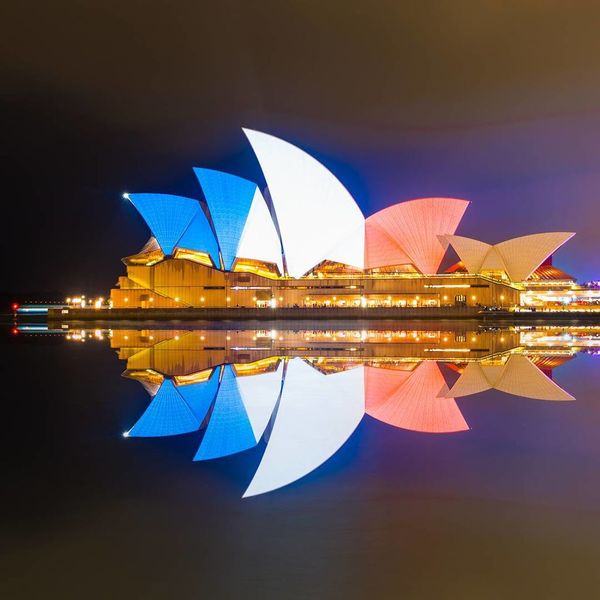 ملف:Sydney Opera House French Tricolour.jpg