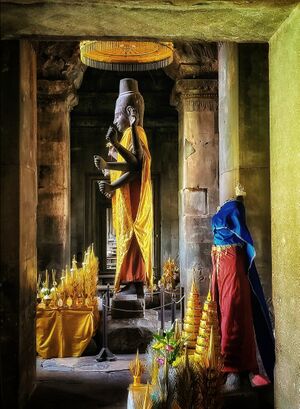 داخل معبد أنگكور وات.jpg