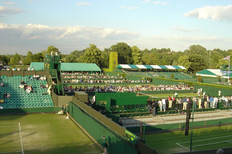 ملف:Wimbledon Championships Close Of Play 2004 RJL.JPG
