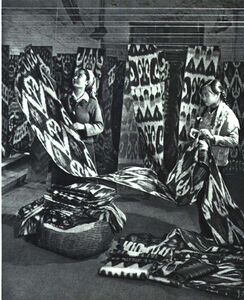 مصنع حرير في خوتان في يناير 1965