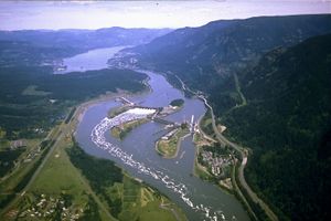 Corps-engineers-archives bonneville dam looking east.jpg