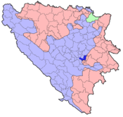 البوسنو والهرسك تحيط بسراييڤو (أزرق داكن، وسط)