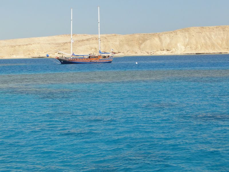 ملف:Tiran Island in Sharm (6215439817).jpg