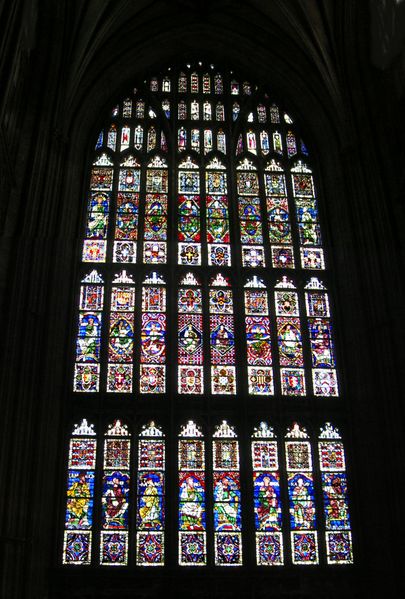 ملف:Canterbury Cathedral window at crossing.jpg