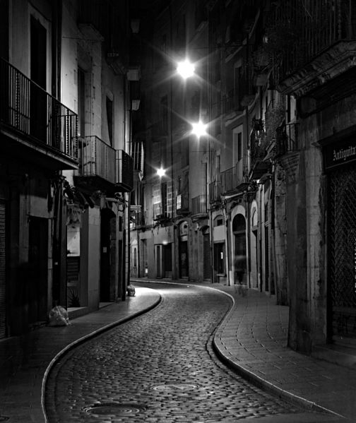 ملف:Girona-uliczka.jpg