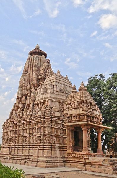 ملف:Le temple de Parshvanath (Khajuraho) (8638423582).jpg