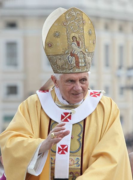 ملف:Benedykt XVI (2010-10-17) 2.jpg