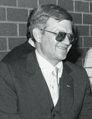 توم كلانسي في مكتبة جامعة بوسطن عام 1989