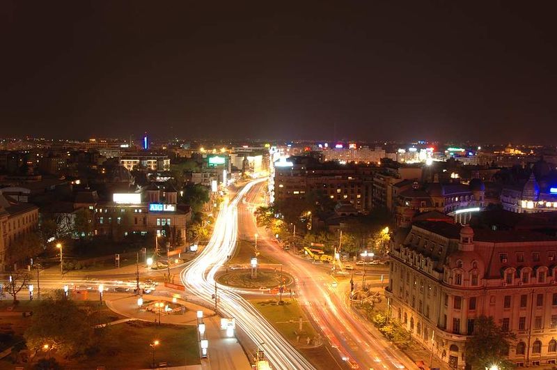 ملف:Nicolae Balcesco Boulevard by night.jpg