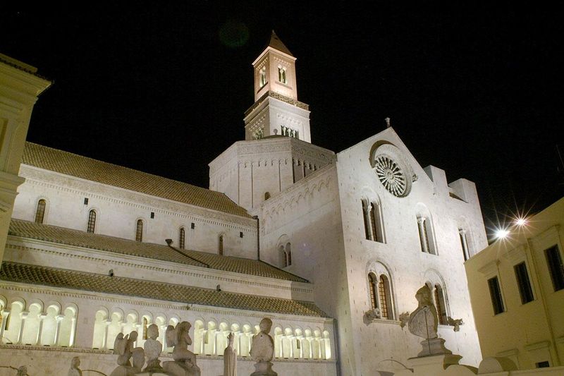 ملف:Bari Cattedrale San Sabino esterno2.jpg