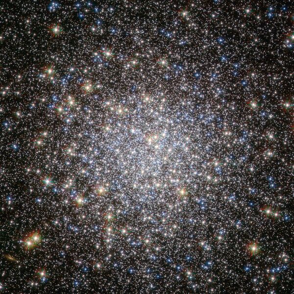 ملف:Messier 5 - HST.jpg