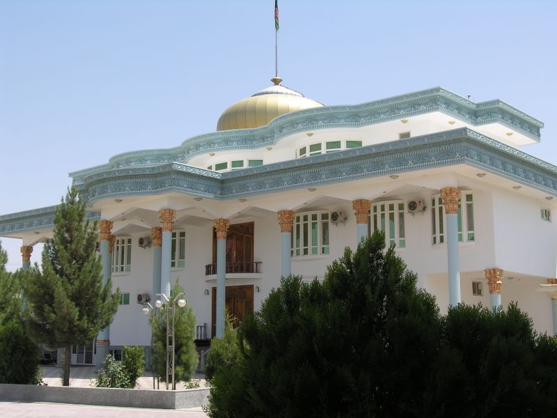 ملف:Palace of Balkh Governor in 2010.jpg