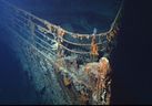 صورة لمقدمة سفينة التايتانيك وهي غارقة في المحيط في رحلة استكشافية للعودة إلى سفينة التايتانيك في عام 2004.