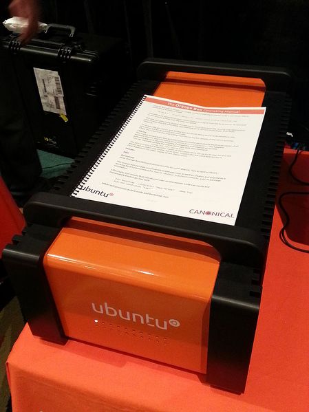 ملف:Ubuntu Orange Box-Fossetcon 12.09.2014.jpg