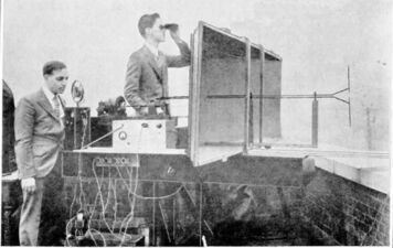 جهاز إرسال تجريبي بتردد 700 ميگاهرتز من عام 1932 في مختبرات وستنگهاوس ينقل الصوت لمسافة تزيد عن ميل.