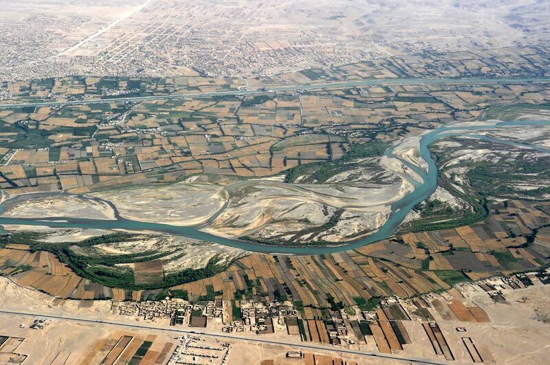 ملف:Aerial photograph of Helmand River at Gereshk in 2011.jpg