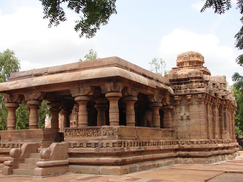 ملف:Jain Narayana temple1 at Pattadakal.jpg