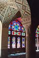 زجاج معشق في مسجد ناصر الملك في شيراز، إيران