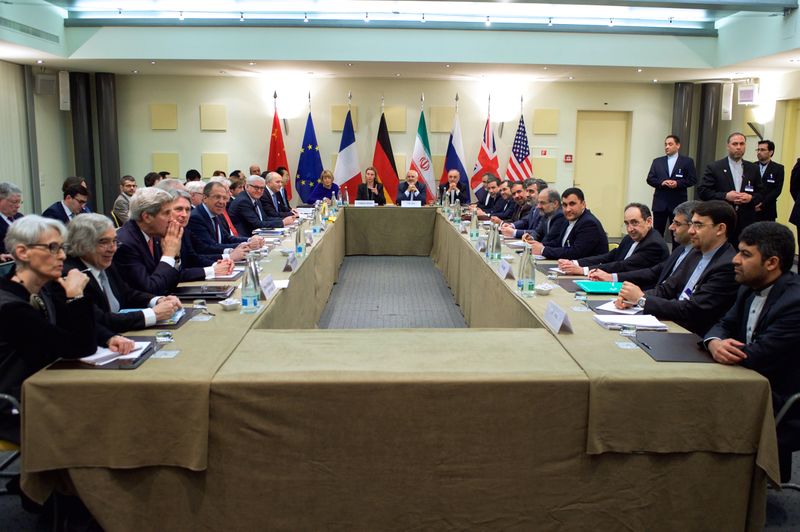 ملف:Negotiations about Iranian Nuclear Program - Foreign Ministers and other Officials of P5+1 Iran and EU in Lausanne.jpg