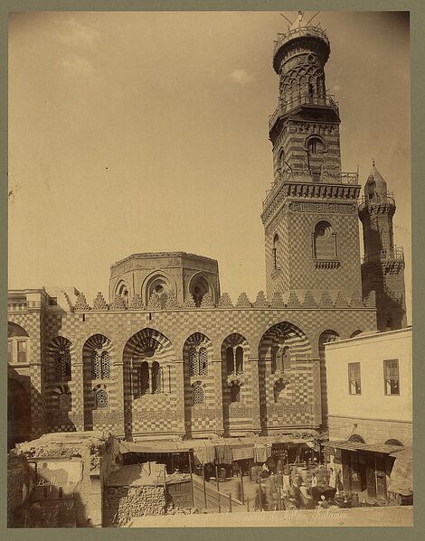 ملف:Le Caire. Mosquée et minarets de la Sultan Kalaoun - Bonfils. LCCN2004668141.jpg