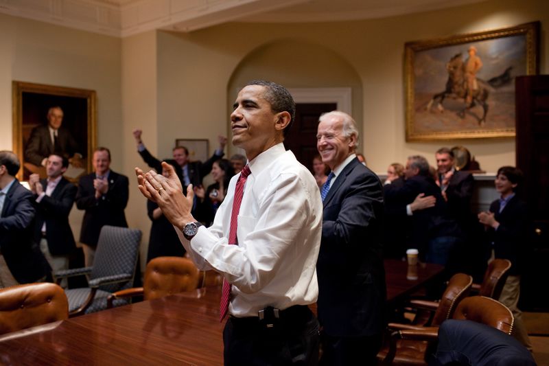ملف:Barack Obama reacts to the passing of Healthcare bill.jpg