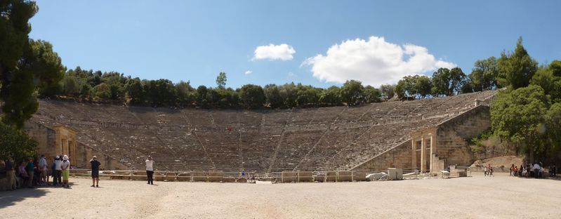 ملف:Epidaurus Theater 01.jpg