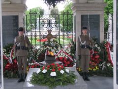 Tomb of the Unknown Soldier is an important central Warsaw landmark.