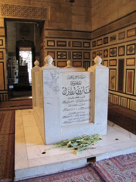 ملف:King Farouk I Tomb in Refaii mosque - Cairo - Egypt.JPG
