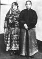 رافقت سوڠ چيڠ-ليڠ صن يات-سن في 1924 في رحلته الأخيرة إلى بكين.