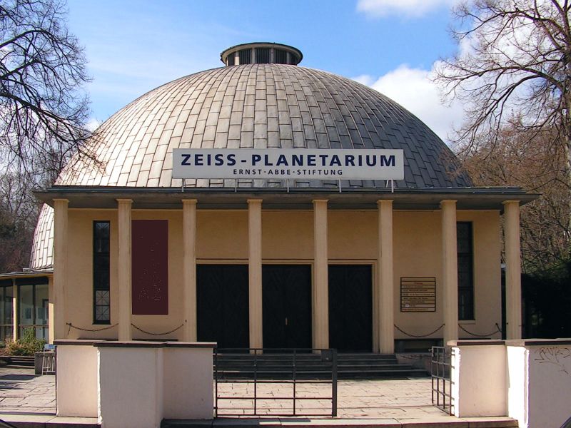 ملف:Zeiss-Planetarium 1926 Ernst-Abbe-Stiftung - Jena Thüringen Foto Wolfgang Pehlemann Steinberg PICT0028.jpg