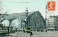 Trams stopping in front of the Pavilion of Machines (La Galerie des Machines), an exhibition hall constructed for the Exposition universelle de Paris in 1889 by Charles-Louis Ferdinand Dutert. It was demolished in 1909. Note the "new" Eiffel Tower in the background.