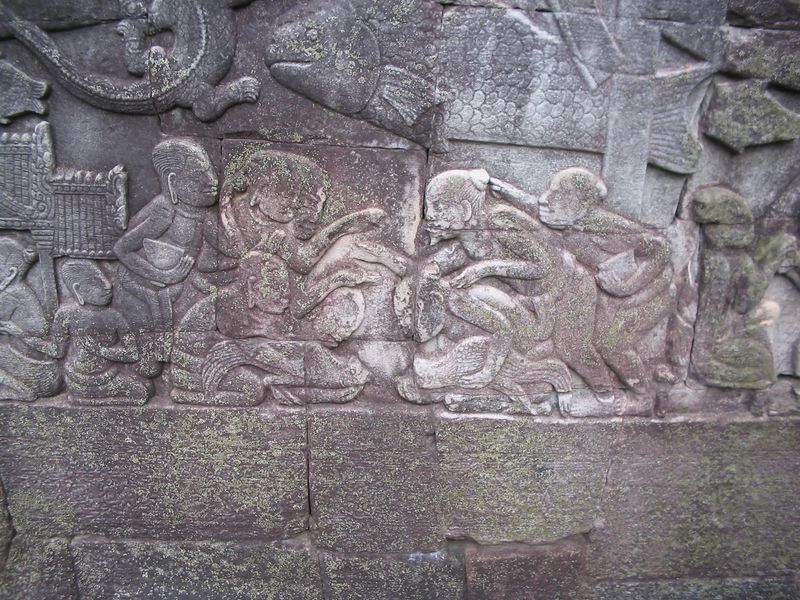 ملف:Reliefs of the Bayon (6597692067).jpg