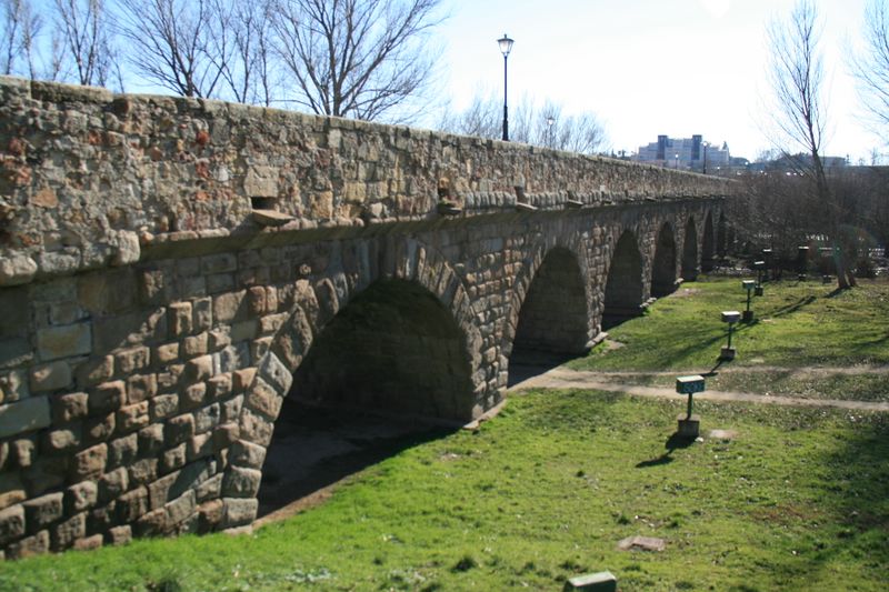 ملف:Lado romano del Puente - Salamanca.JPG