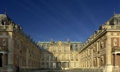Versailles: Louis Le Vau opened up the interior court to create the expansive entrance cour d'honneur, later copied all over Europe.