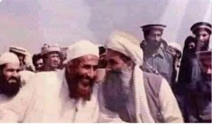 عبد المجيد الزنداني (يسار) واسامة بن لادن (يمين)