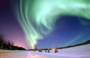 أضواء الشفق القطبي، قاعدة أيلسون الجوية، ألاسكا.