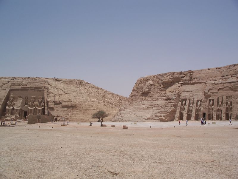 ملف:Temple Ramesses II Abu Simbel.jpg