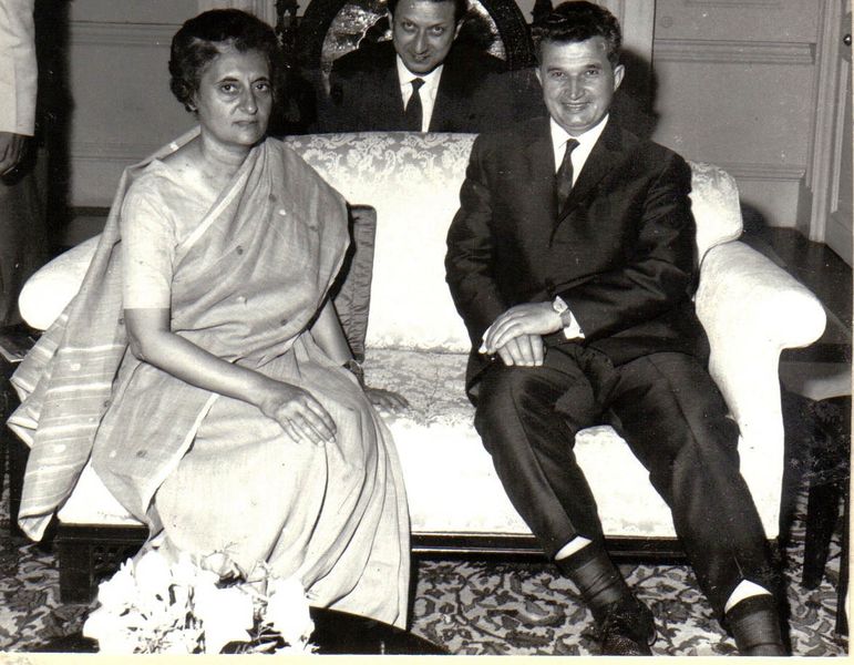 ملف:Indira Gandhi & Nicolae Ceauşescu.jpg