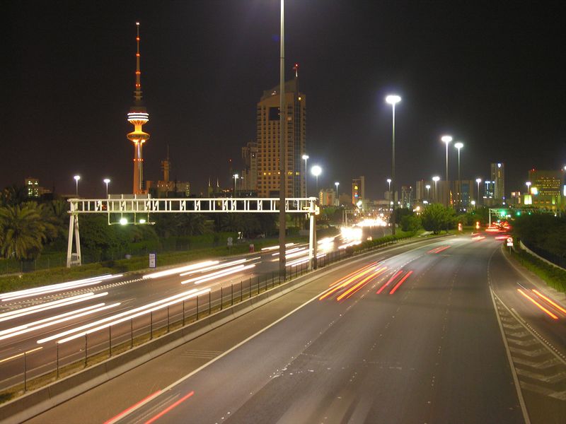 ملف:Kuwait highway.jpg