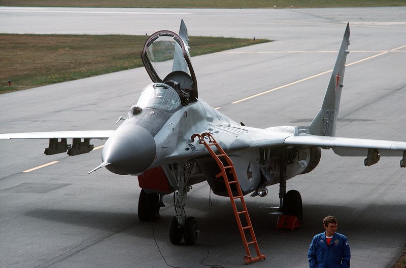 ملف:Soviet MiG-29 DF-ST-99-04977.JPG