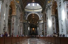 0 Nef - Basilique St-Pierre - Vatican.JPG