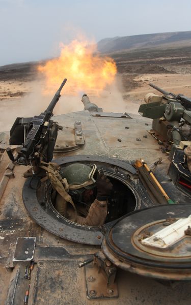 ملف:M1 Abrams turret fire above.jpg