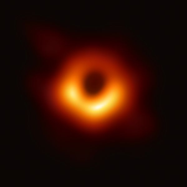 ملف:Black hole - Messier 87 (cropped).jpg
