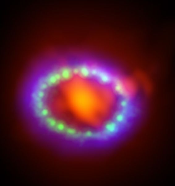 ملف:Composite image of Supernova 1987A.jpg