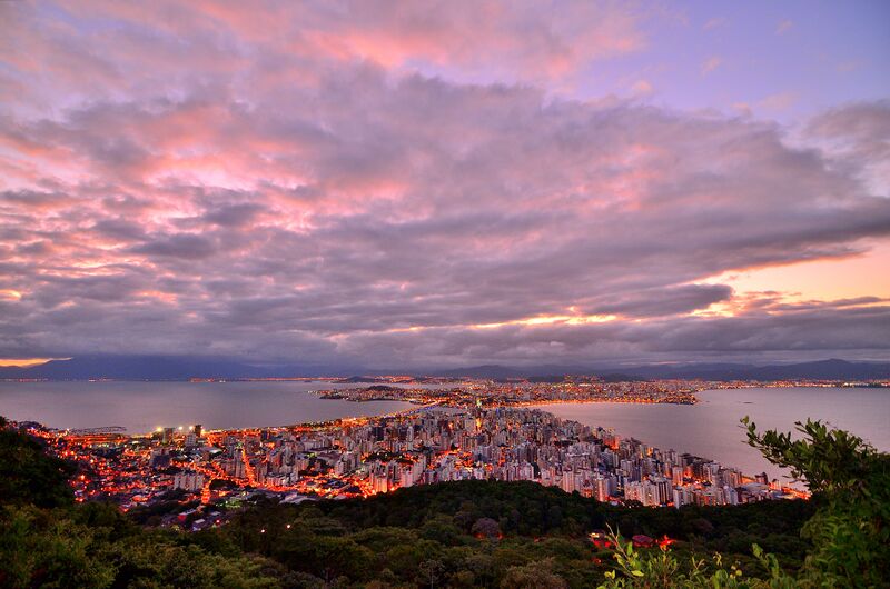 ملف:Morro da Cruz, Florianópolis - SC, Brazil - panoramio.jpg