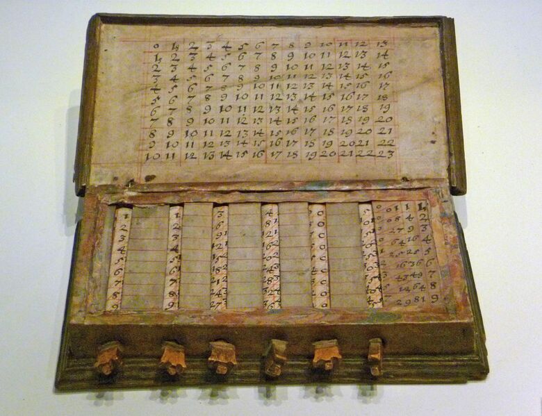 ملف:Napier's calculating tables.JPG
