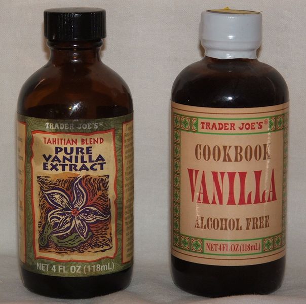 ملف:Vanilla extract.JPG
