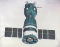 سويوز 19 كما بدت من مركبة أپولو الفضائية أثناء مهمة ASTP، يوليو 1975 (ناسا)
