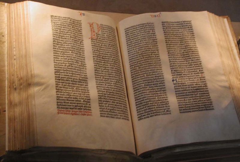 ملف:Gutenberg Bible.jpg