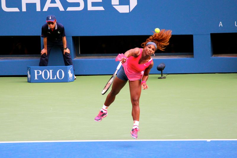 ملف:Serena Williams serves at the US Open (9665931630).jpg
